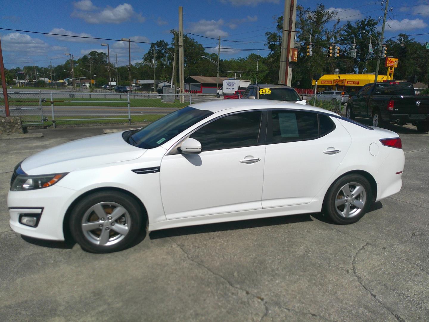 2015 WHIT KIA OPTIMA LX (5XXGM4A72FG) , located at 1200 Cassat Avenue, Jacksonville, FL, 32205, (904) 695-1885, 30.302404, -81.731033 - Photo#1